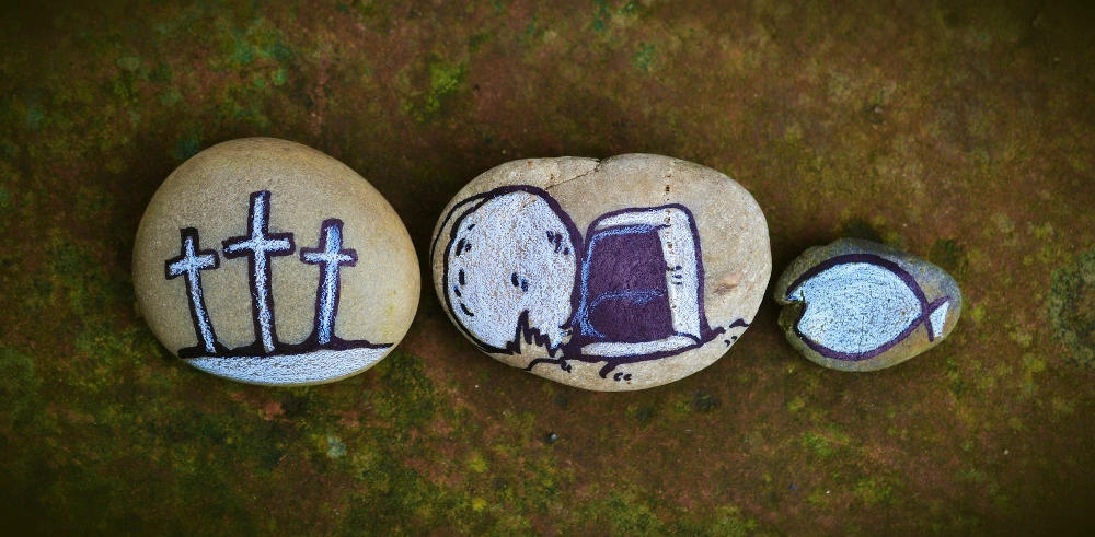 symboles pâques : croix, tombeau poisson