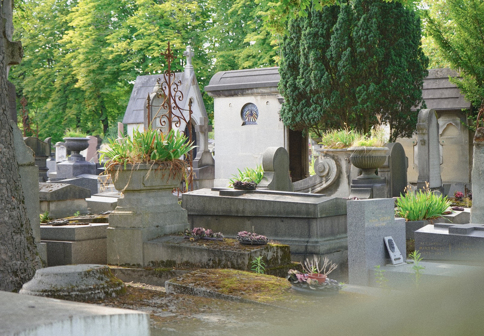 Cimetière, Toussaint et jour des défunts